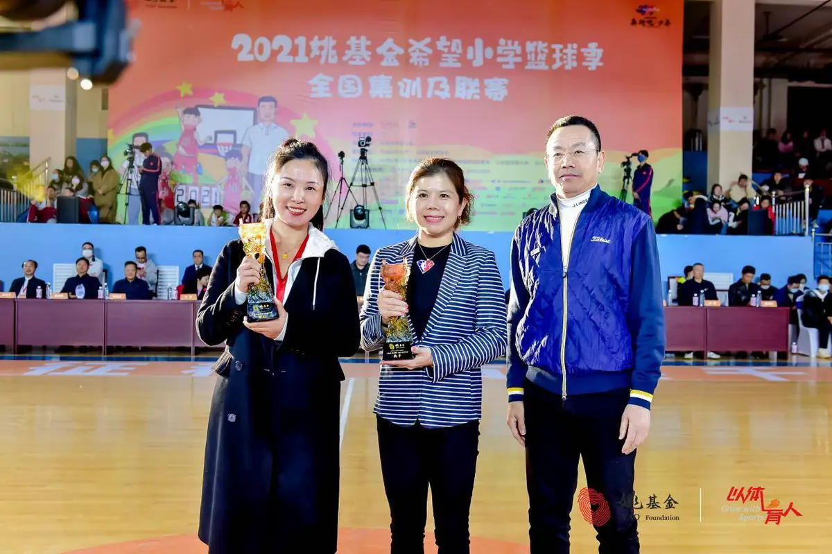 刻苦训练篮球时如何避免受伤的建议_0
